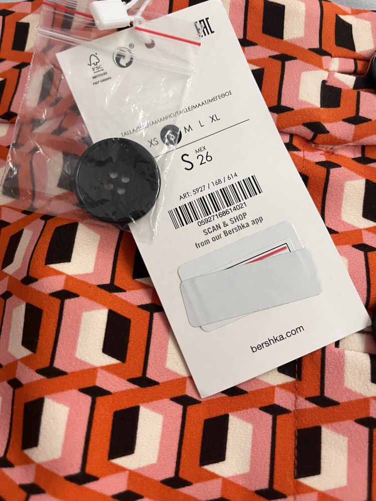 Ефектна пола bershka