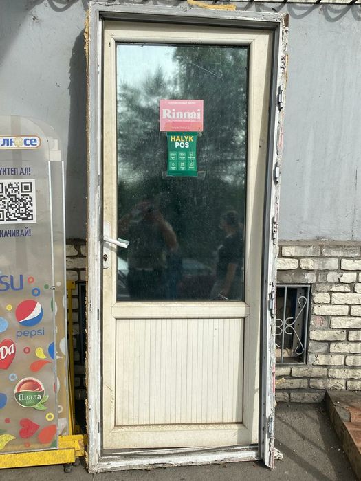 Входная дверь пластиковая дверь  двери