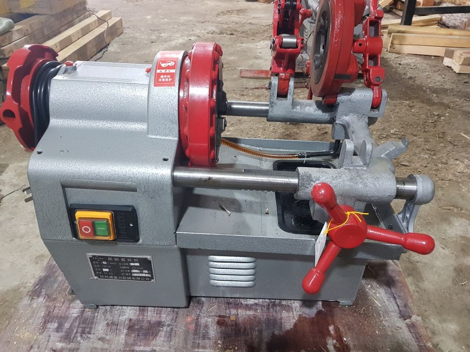 Станок для нарезки резьбы на  круглом пруте