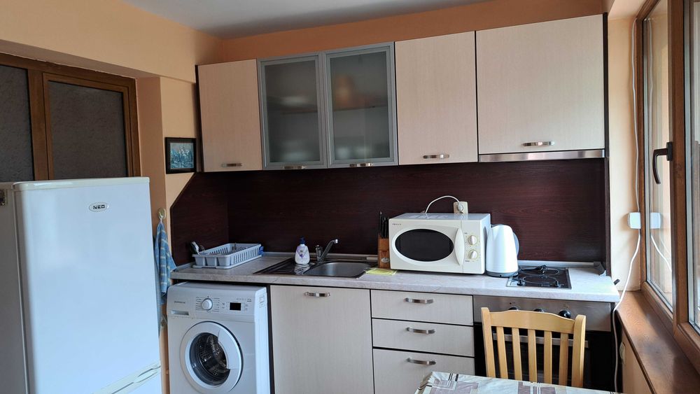 Отдава под наем напълно обзаведен апартамент в кв. ”Чайка”!