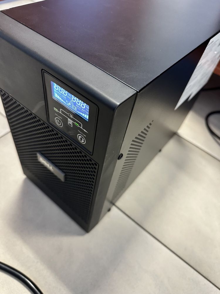 UPS 3000 VA 2700 Watts работещ с нови батерии