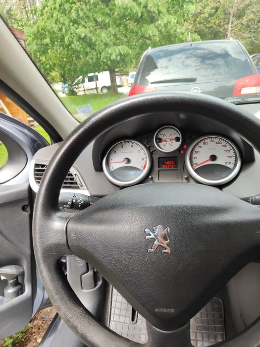 PEUGEOT 207 1.4 бензин