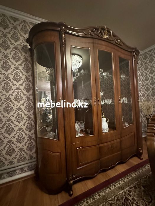 продам витрину для гостиной