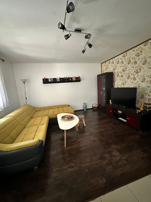 Vand casa in triplex utvin la principala