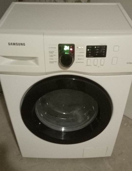 Самсунг 6кг продаётся стиральная машина в идеальном состоянии всё отл