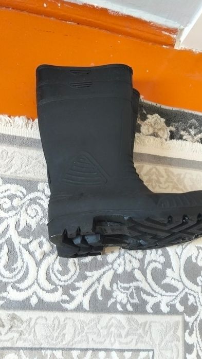 Новый резиновые сапоги размер 40