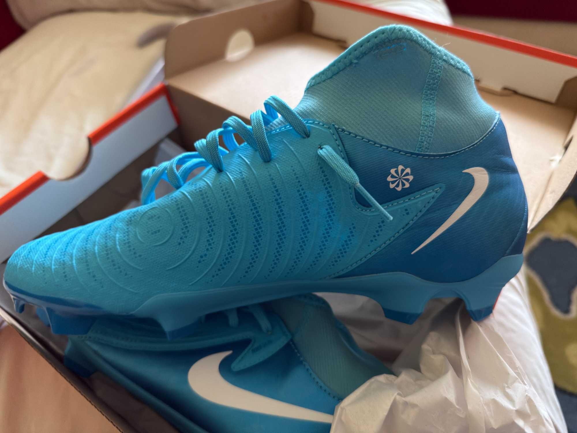 Бутонки за трева Nike