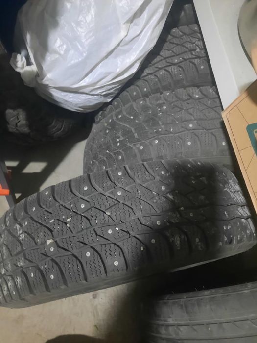 Резина зима 205/70/15.