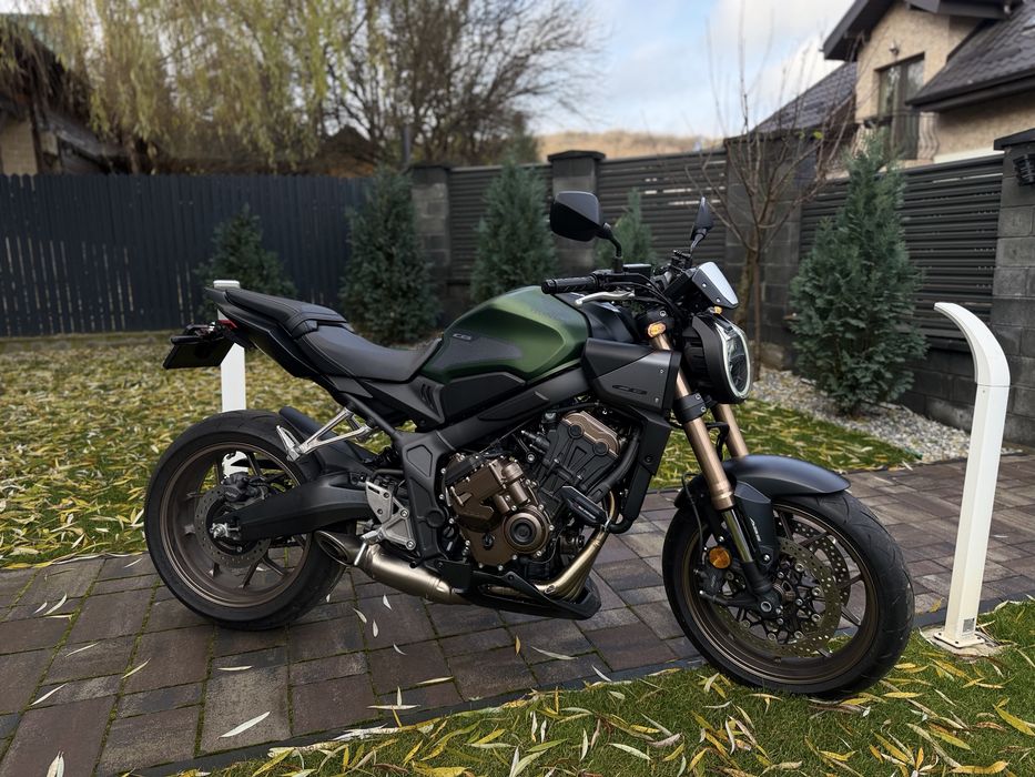 Honda CB650R 2024 E-Clutch Akrapovic