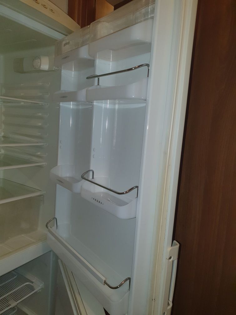 Combina frigorifica cu 2 motoare în stare bună de funcționare!