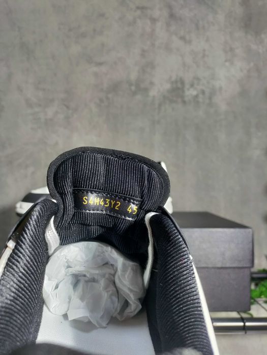 Valentino Garavani marimea 45