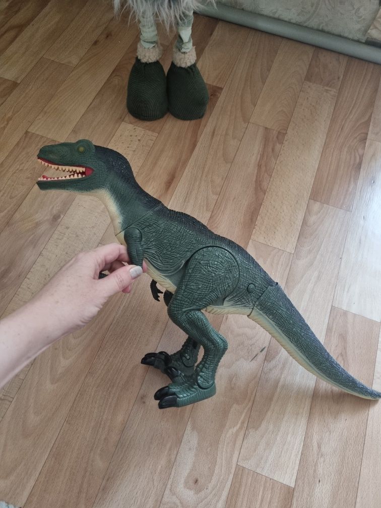 Динозавр большой