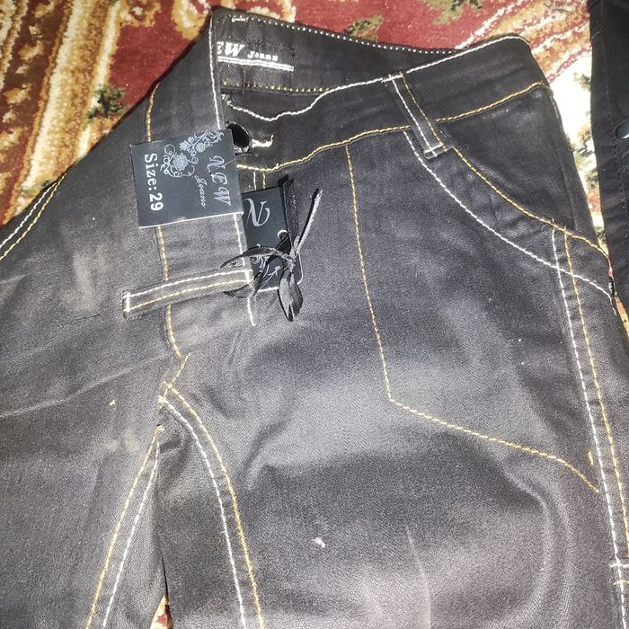 Vând blugi de damă