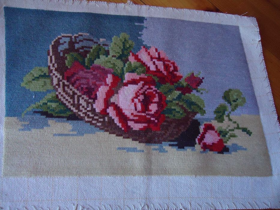гоблени, икони,  книгоразделител