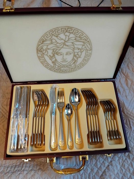 Продават се прибори