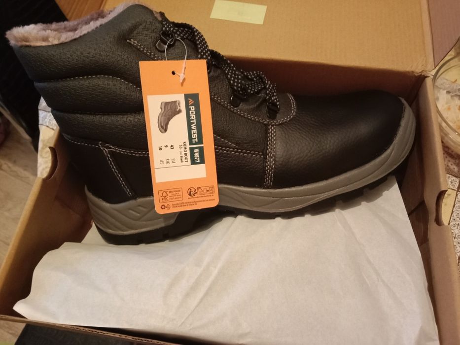 Продам спец.ботинки