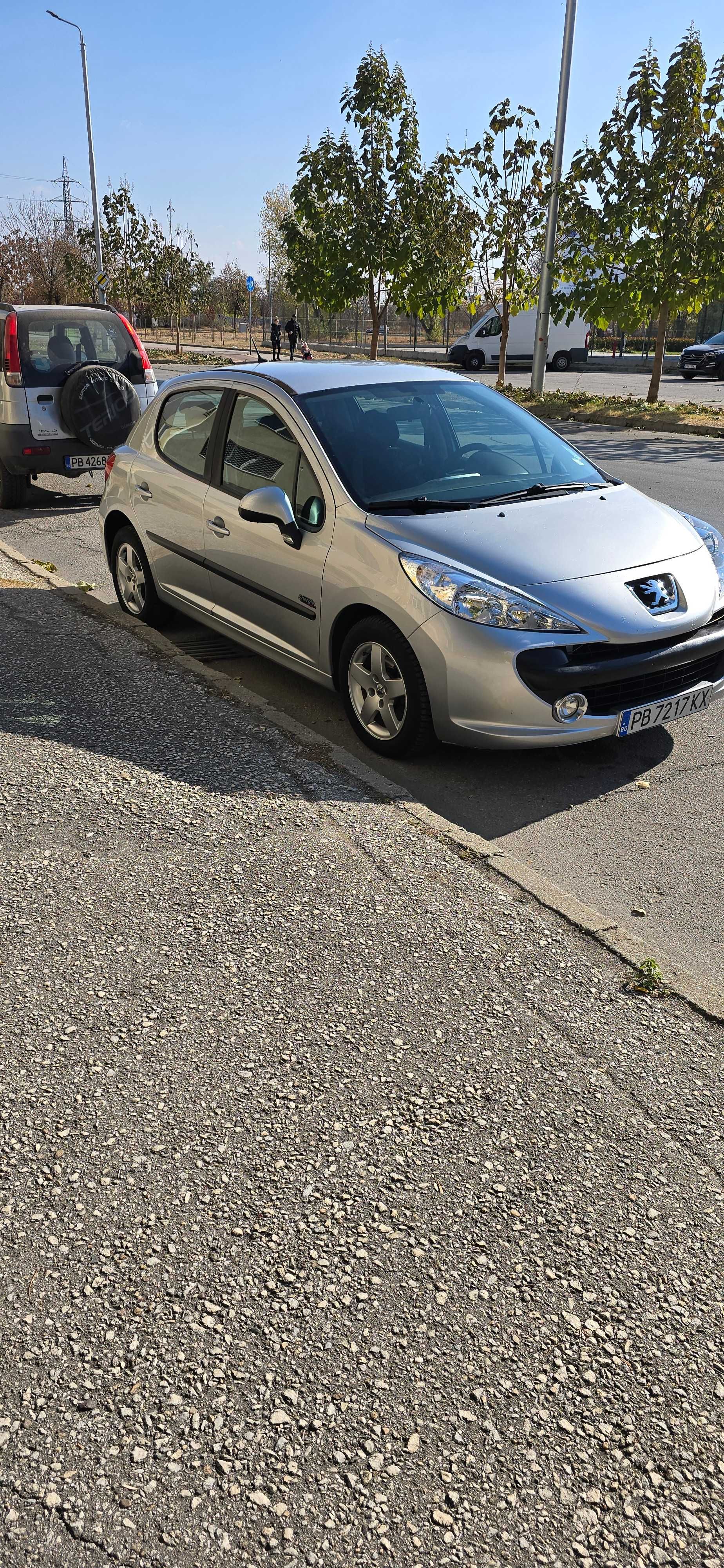 Peugeot 207 1,4 75к.с. 2009 много добро състояние