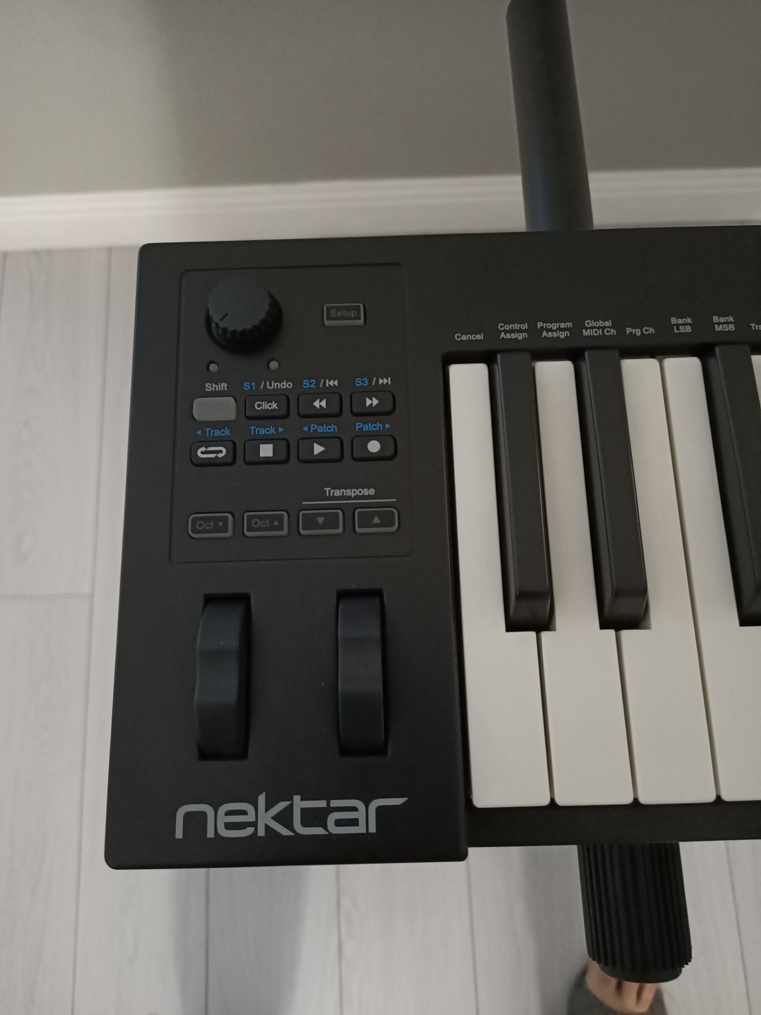 Миди клавиатура NEKTAR IMPACT GX61