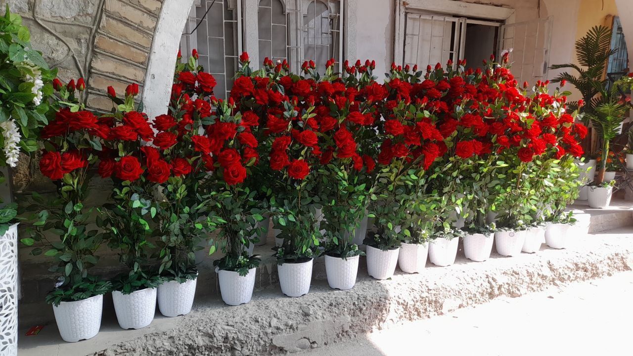 Suniy gullar sotamiz