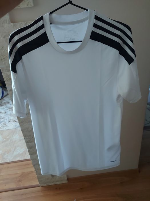 Мъжка Тениска Адидас размер S нова
