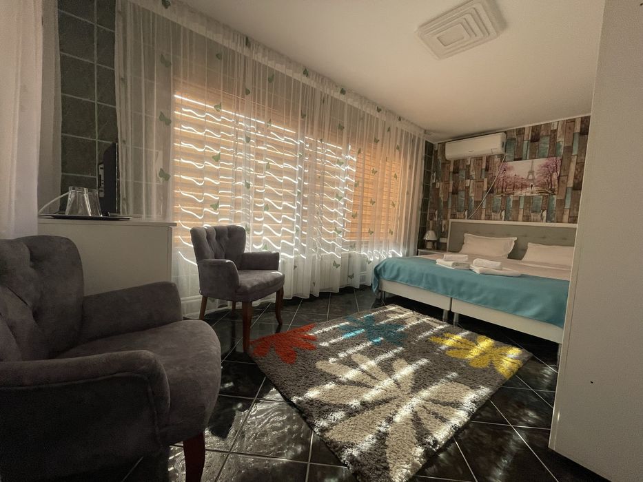 Vând vila / pensiune in 2 Mai