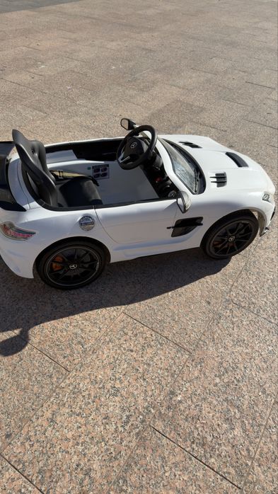 Masiunta electrica Mercedes