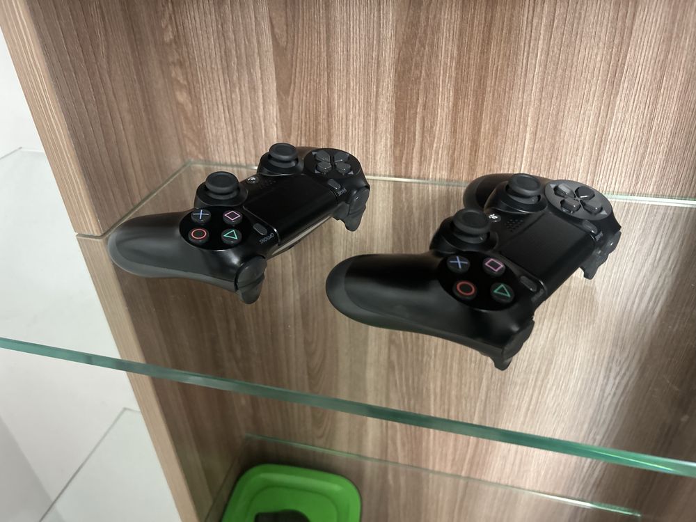 Ps4 2 джойстика 4 диска в очень хорошем состоянии