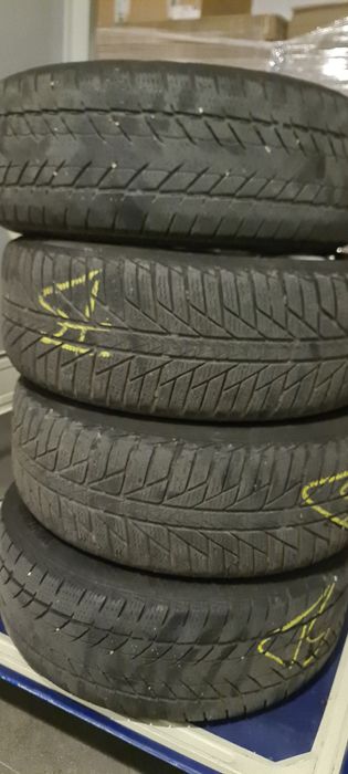 Oferta Set Jante tablă cu anvelope iarna,senzori,capace și piulițe.