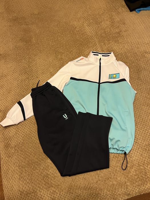 Спортивный казахстанский костюм