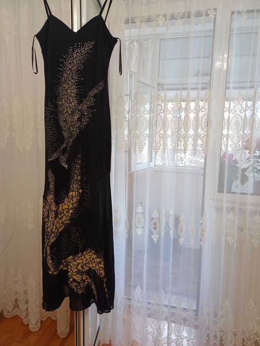 Vând rochii ocazie model deosebit