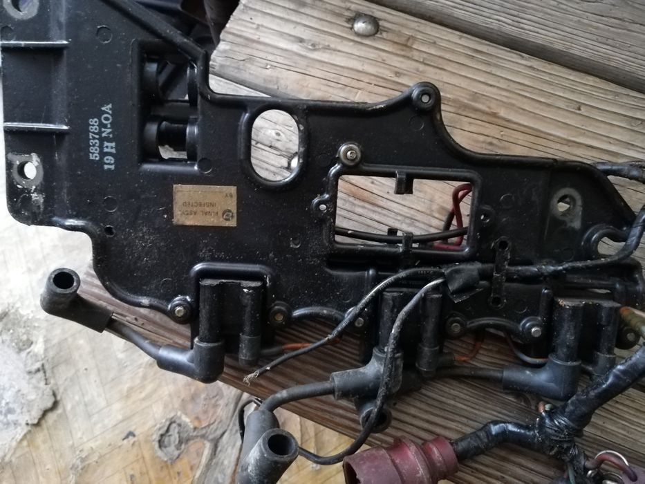 Капак за извънбордов мотор карборатор бобини.