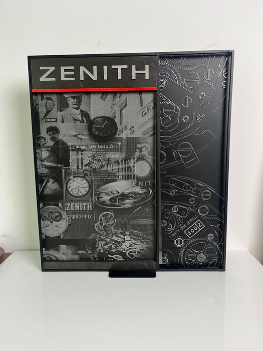 Метален дисплей на марката за часовници Зенит Zenith
