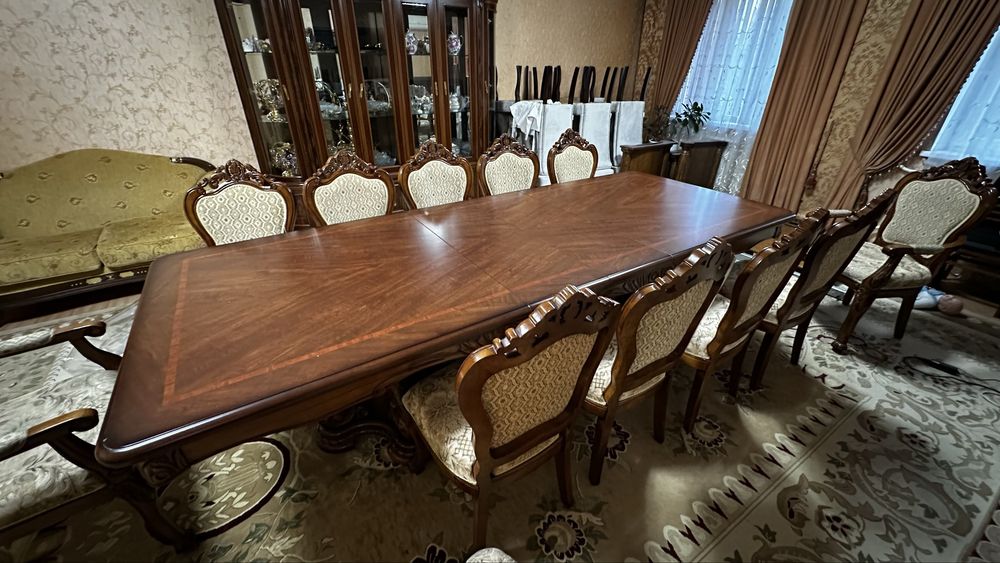 Стол и 12 стульев