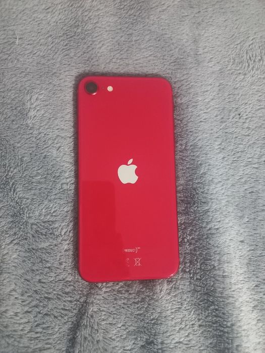 Iphone SE model rosu