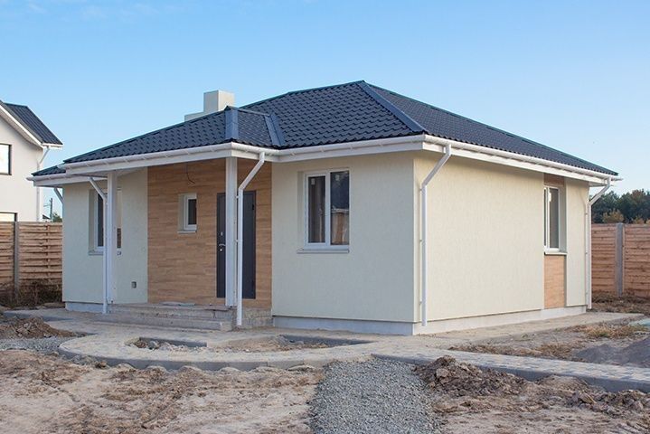 vand case pe structura metalica
