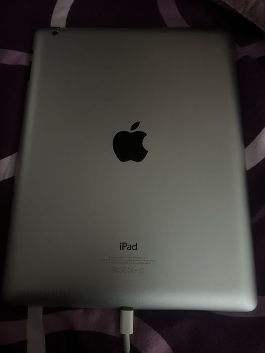 Vand Ipad gen 4.