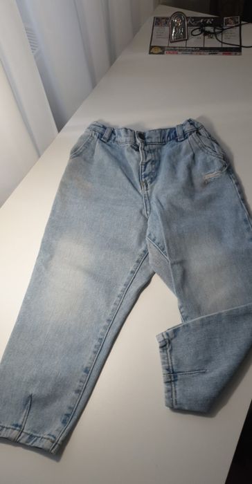 2 perechi blugi , 4 ani