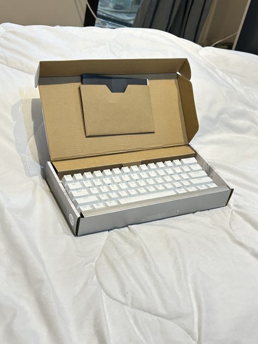 Продавам Razer huntsman mini white