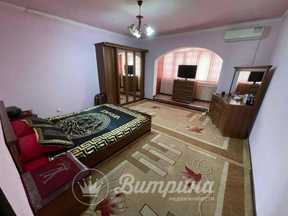 Двухкомнатная квартира, средний ремонт, отличная локация