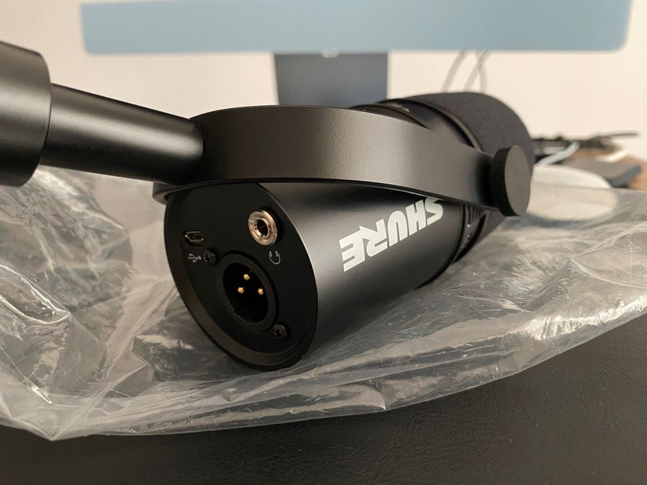 микрофон Shure MV7