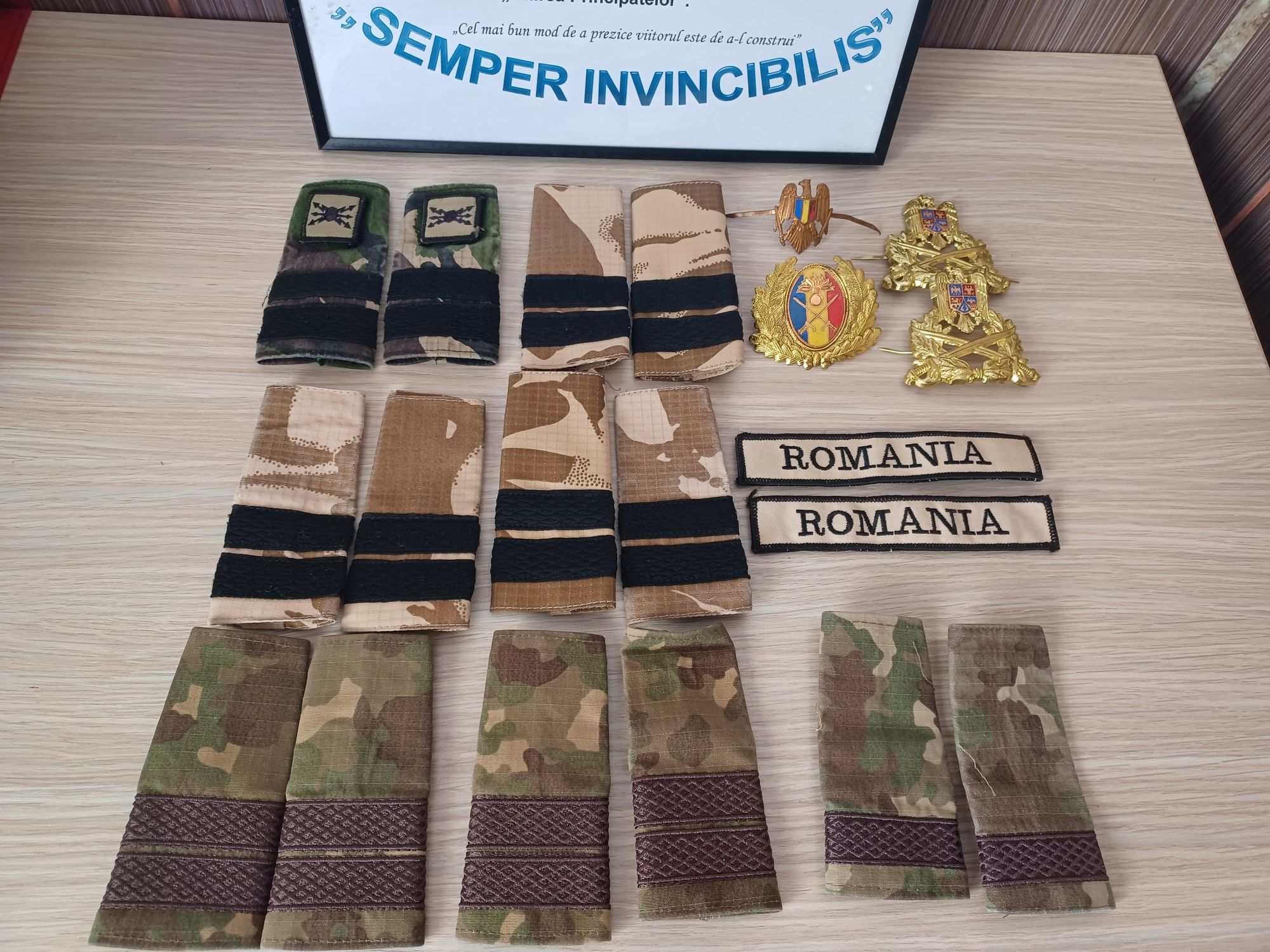 Grade militare,cuc caschetă, însemne