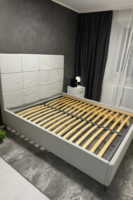 Продам кровать с матрасом 160х200мм