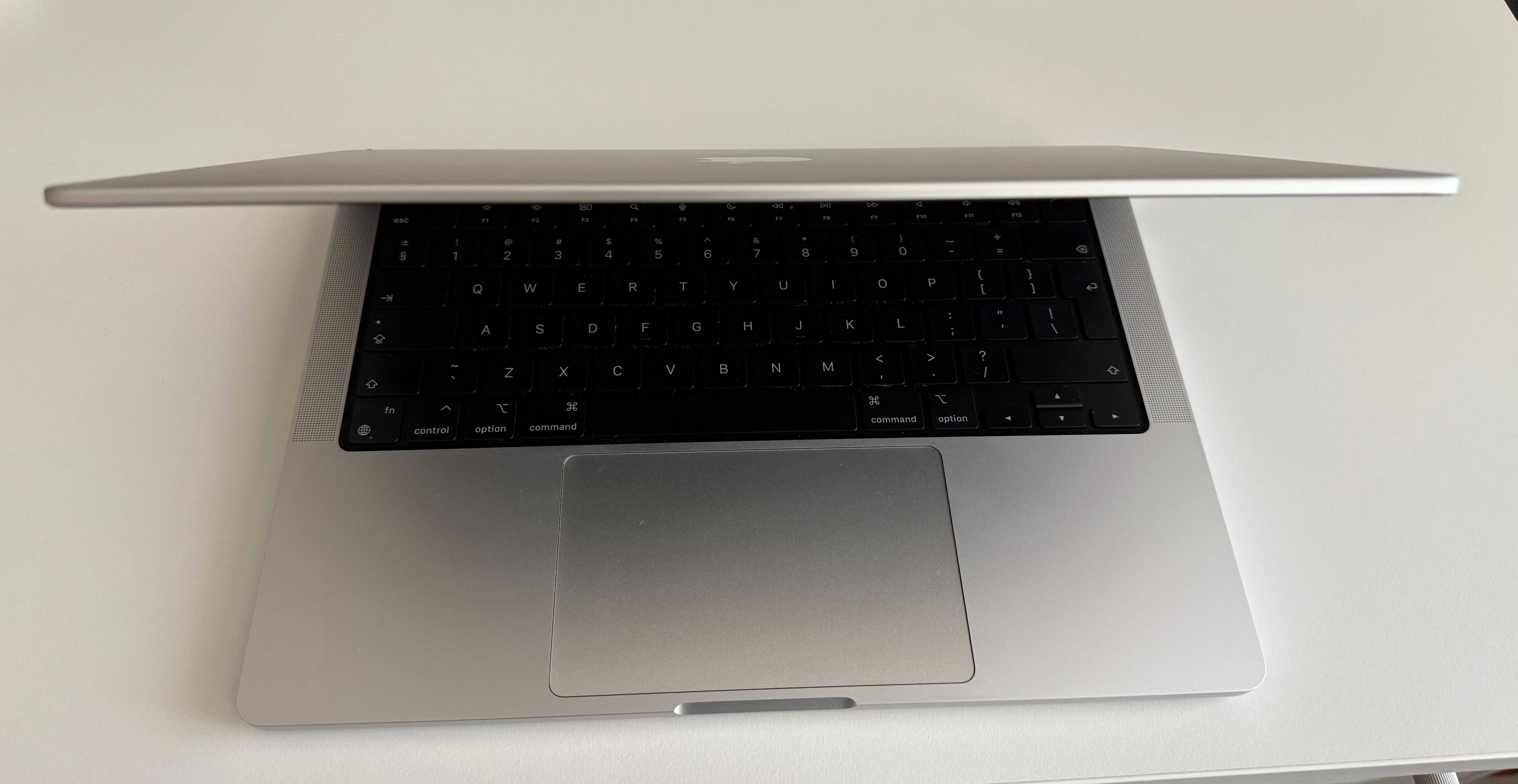 Apple MacBook Pro 2022 14" M1 Pro 8CPU, 16GB RAM, 512GB SSD Silver