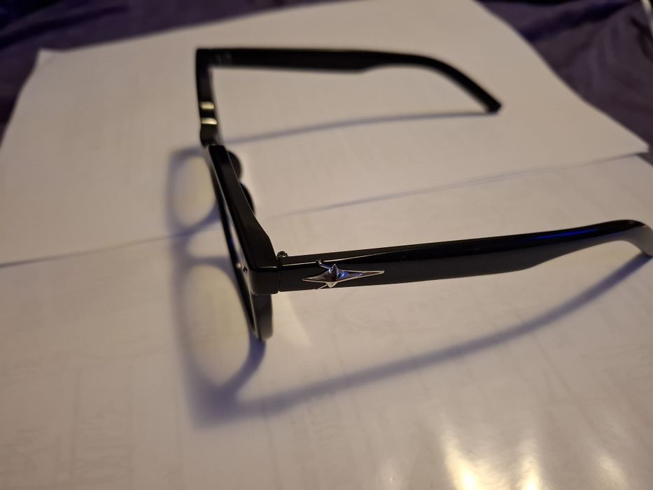 Vand rame ochelari, noi.