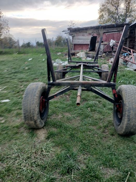 Vând iapa și căruță bună vând urgent