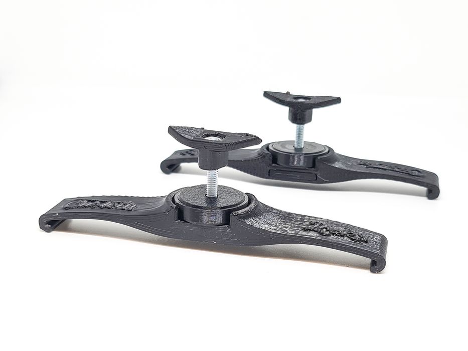 Suport magnetic numar inmatriculare pentru grila fagure Audi rs