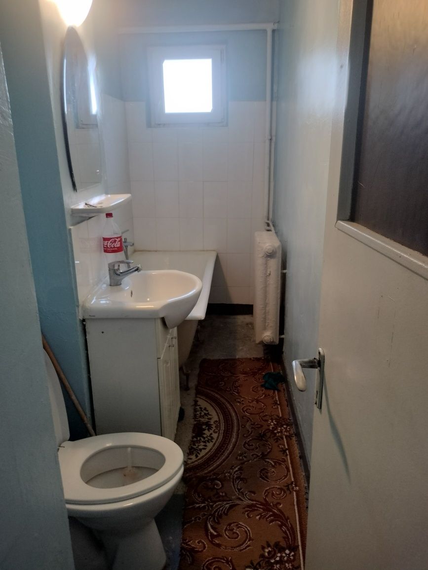 Proprietar-Închiriez apartament 2 camere nedecomandate