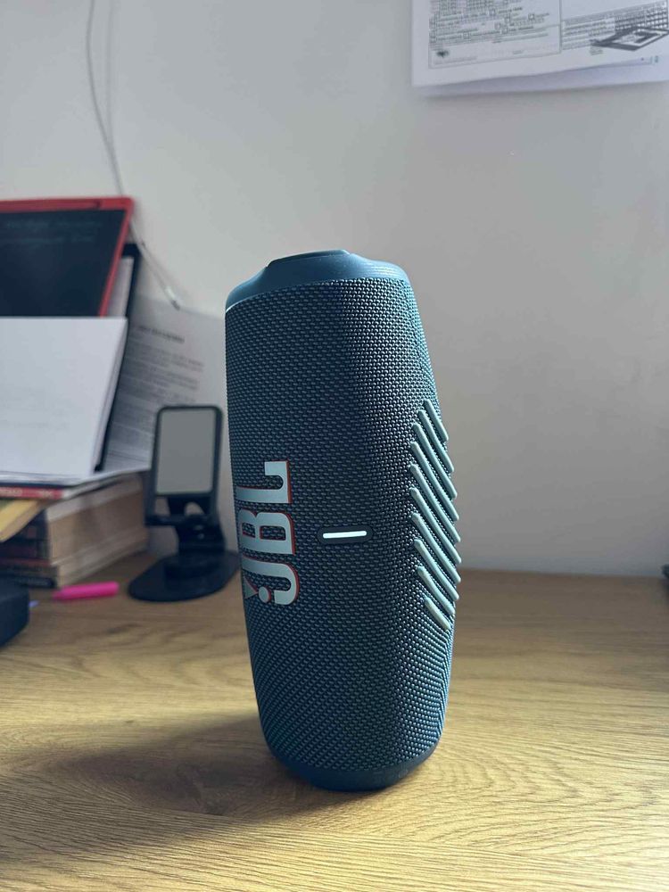 Тонколонка JBL Charge 5