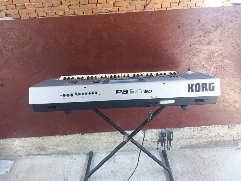 Korg pa 50 sd cu stativ