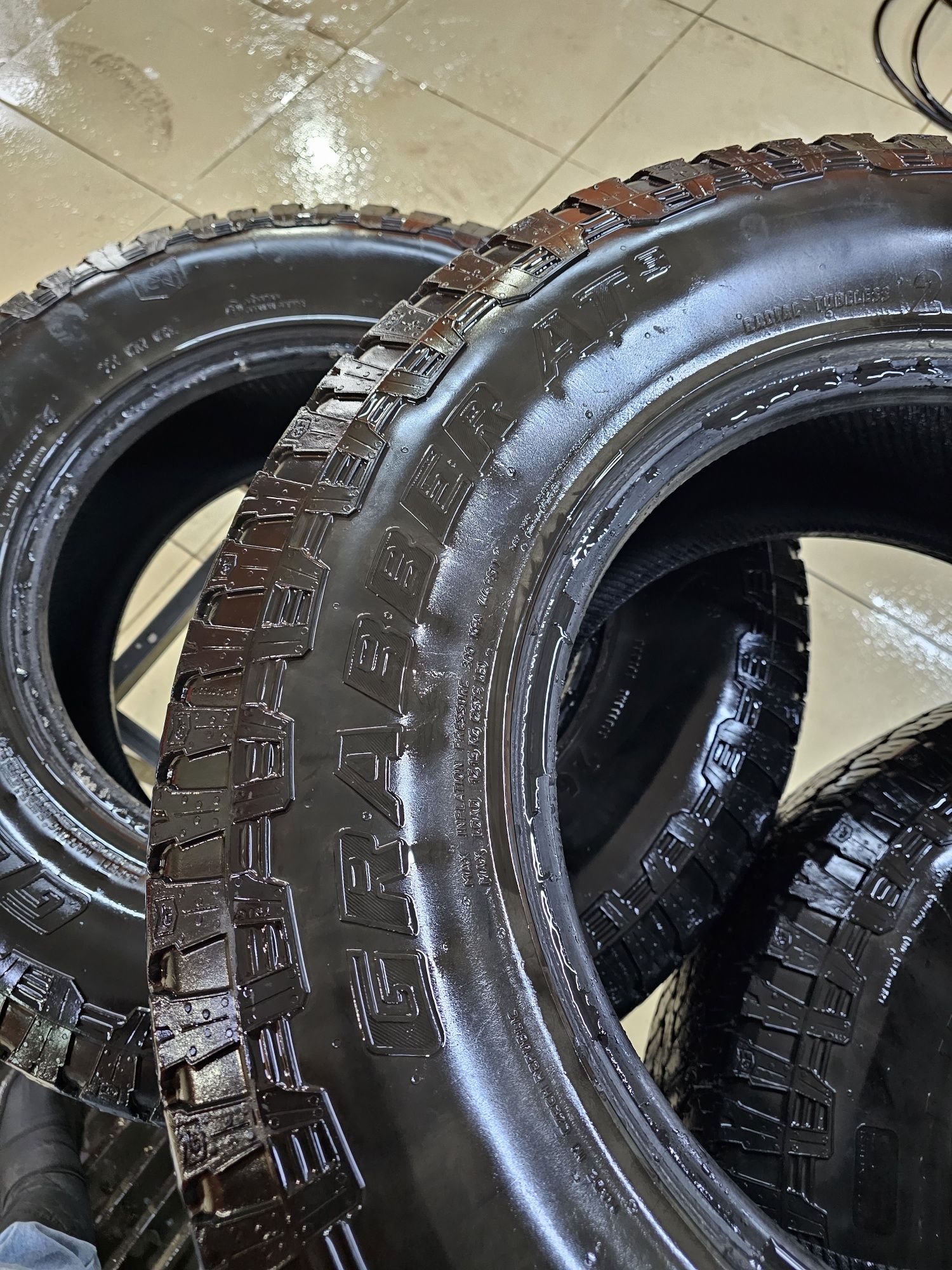 Продам резину 265/70r17 стояла на Прадо 120